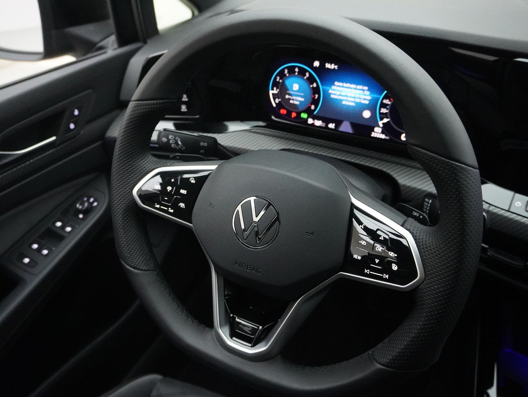 VW GOLF 8 2.0 TSI DSG R-Line Black Style 4Motion-image-9