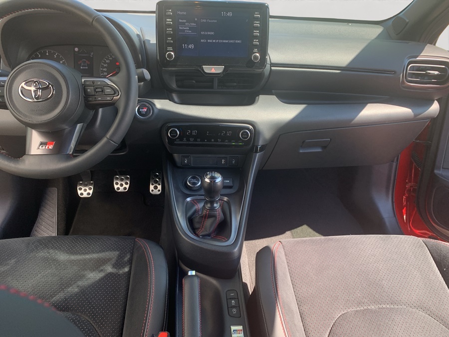 TOYOTA Yaris 1.6 GR Sport-image-9