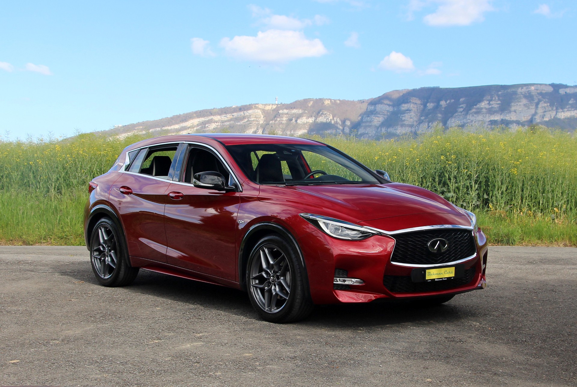 INFINITI Q30 2.0t Sport AWD DCT