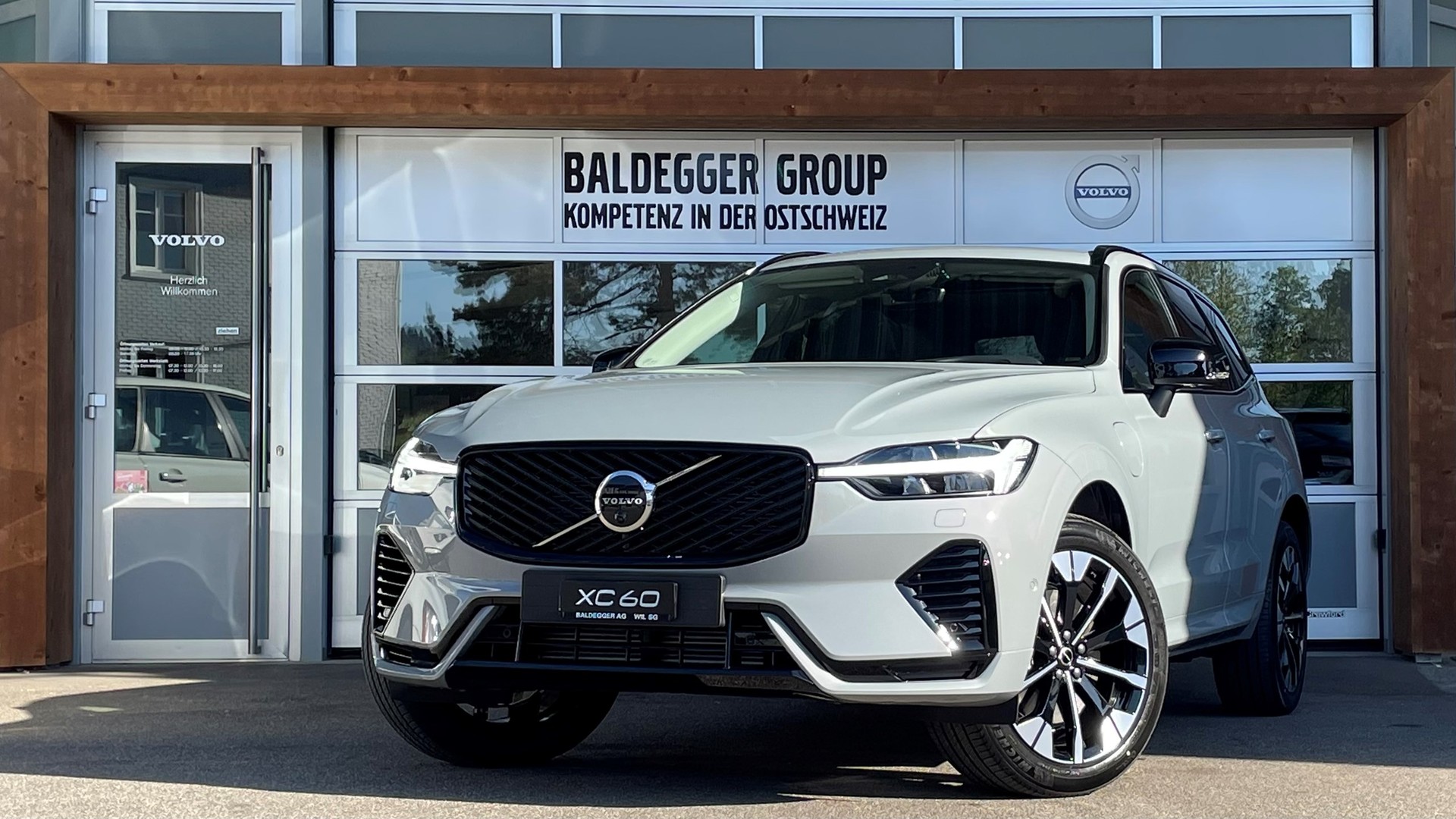 VOLVO XC60 2.0 T6 TE Ultra Dark eAWD
