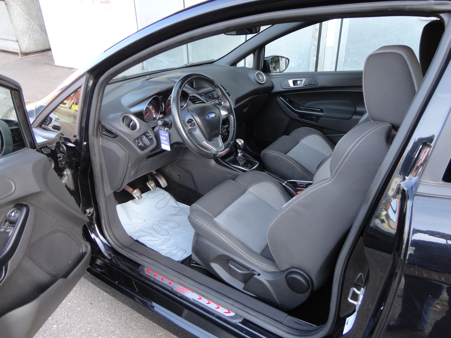 FORD Fiesta 1.6 SCTi ST-1-image-5