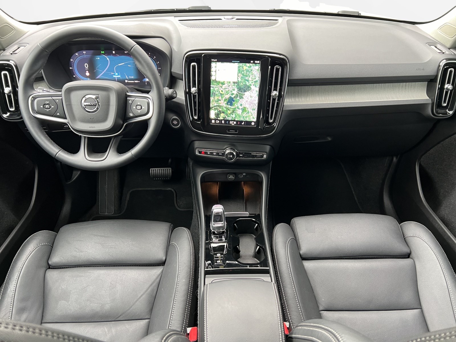VOLVO XC40 2.0 B4 MH Plus Dark-image-10