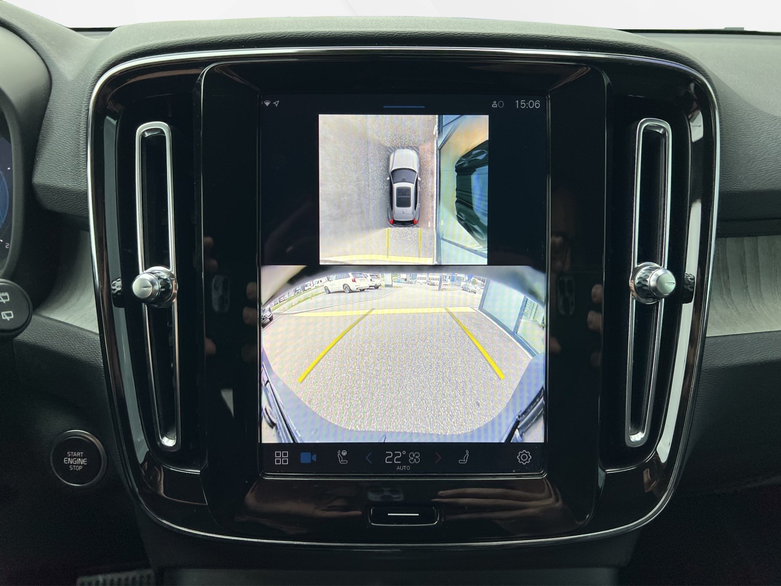 VOLVO XC40 2.0 B4 MH Plus Dark-image-12