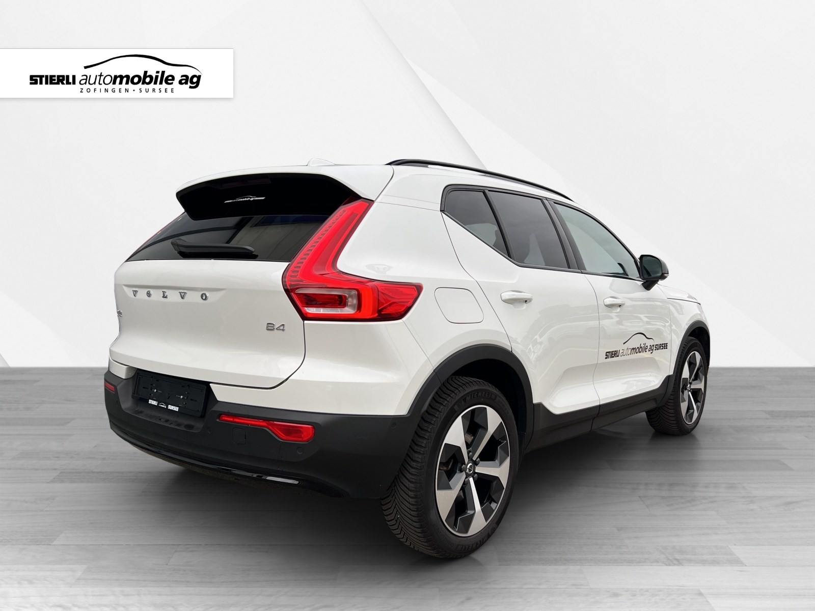 VOLVO XC40 2.0 B4 MH Plus Dark-image-4