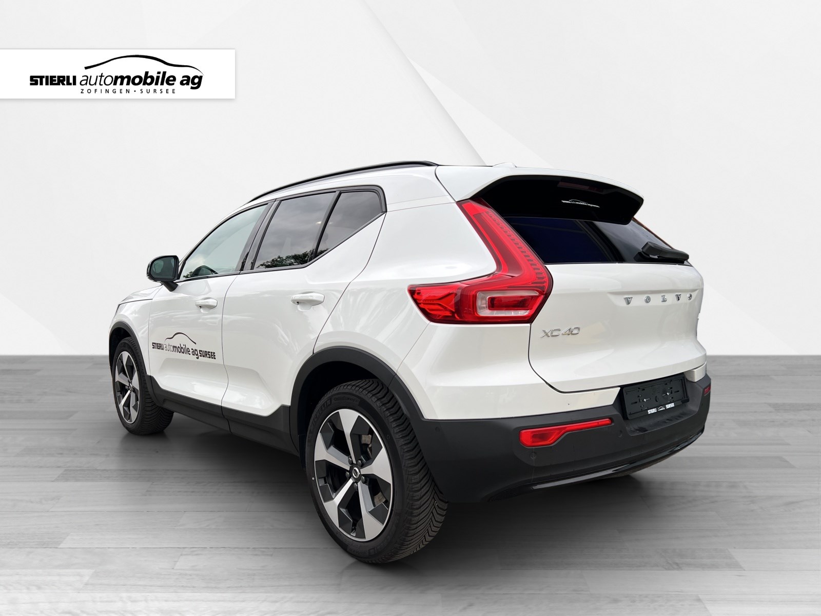 VOLVO XC40 2.0 B4 MH Plus Dark-image-6