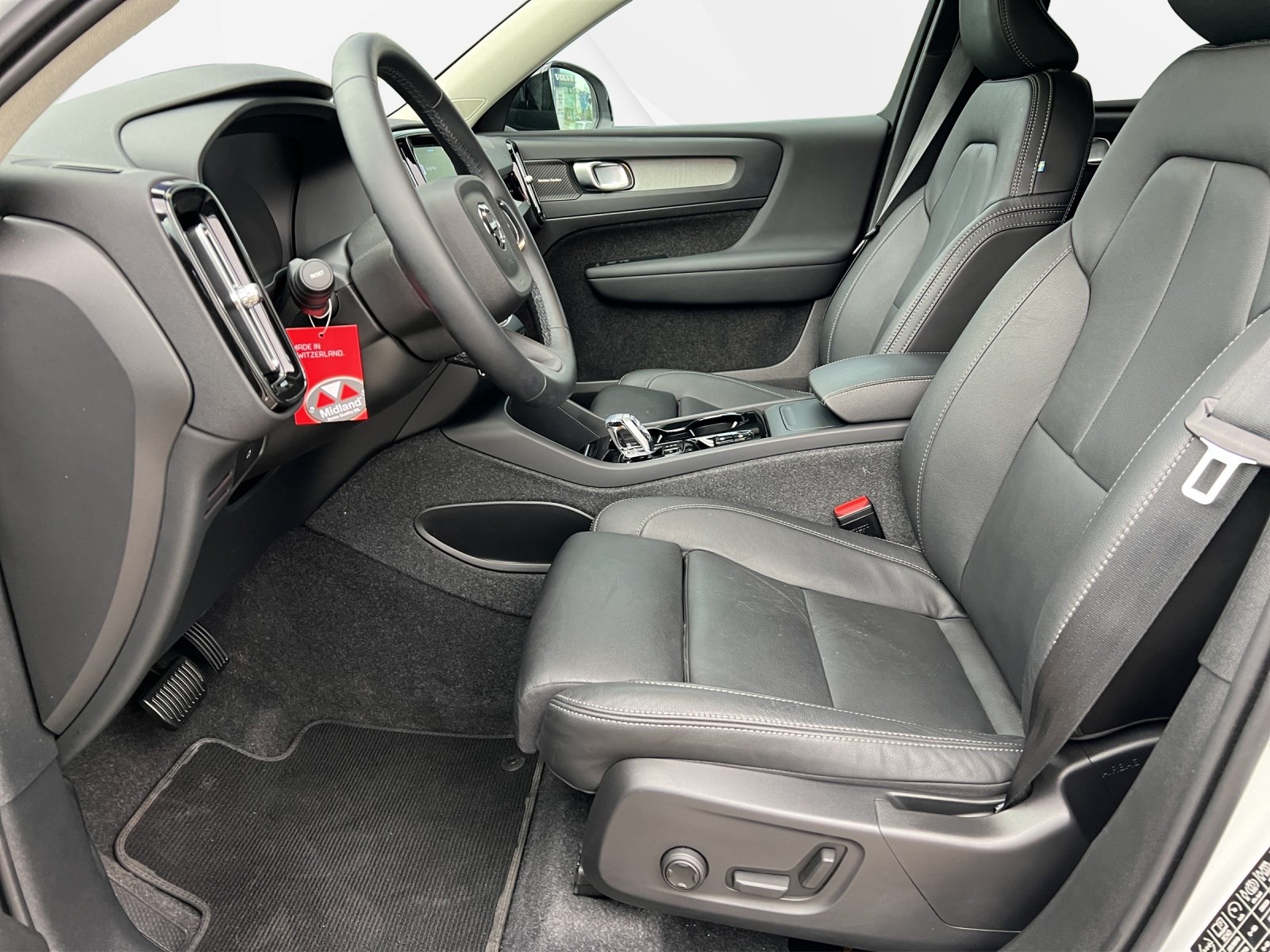 VOLVO XC40 2.0 B4 MH Plus Dark-image-9