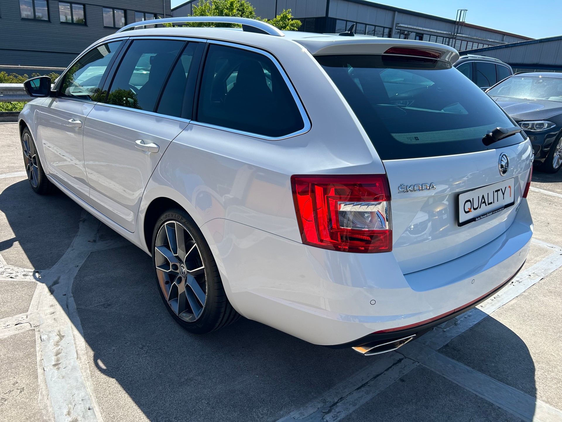 SKODA Octavia Combi 2.0 TSI RS-showroom-element-2