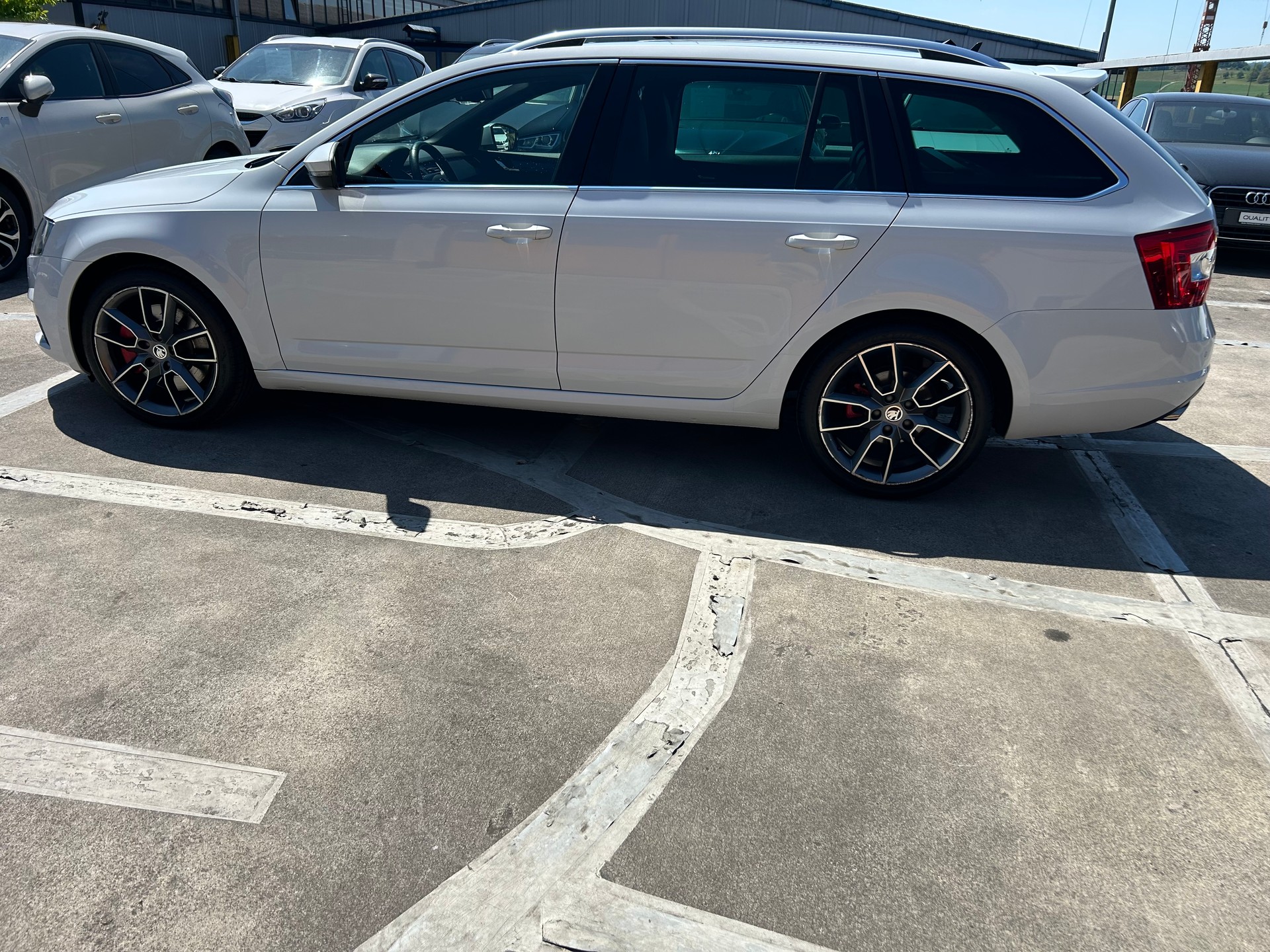 SKODA Octavia Combi 2.0 TSI RS-showroom-element-1