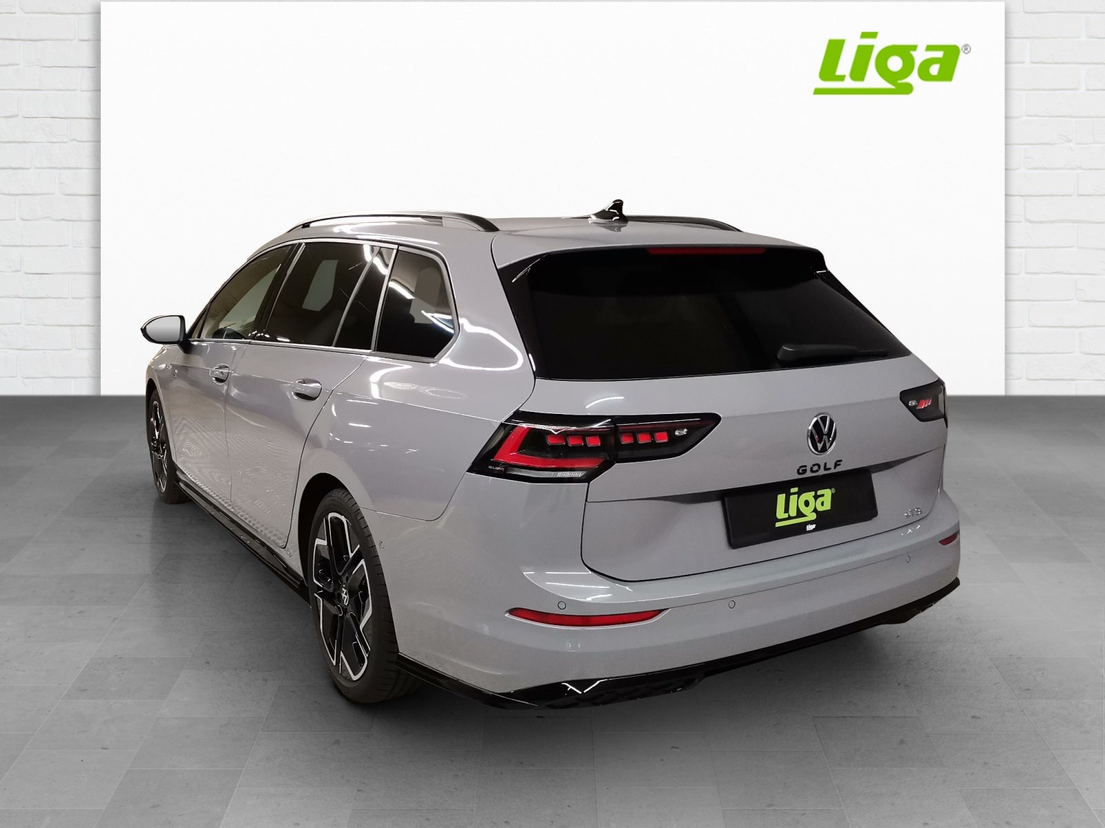 VW Golf VIII Variant 1.5 eTSI R-Line DSG-showroom-element-3