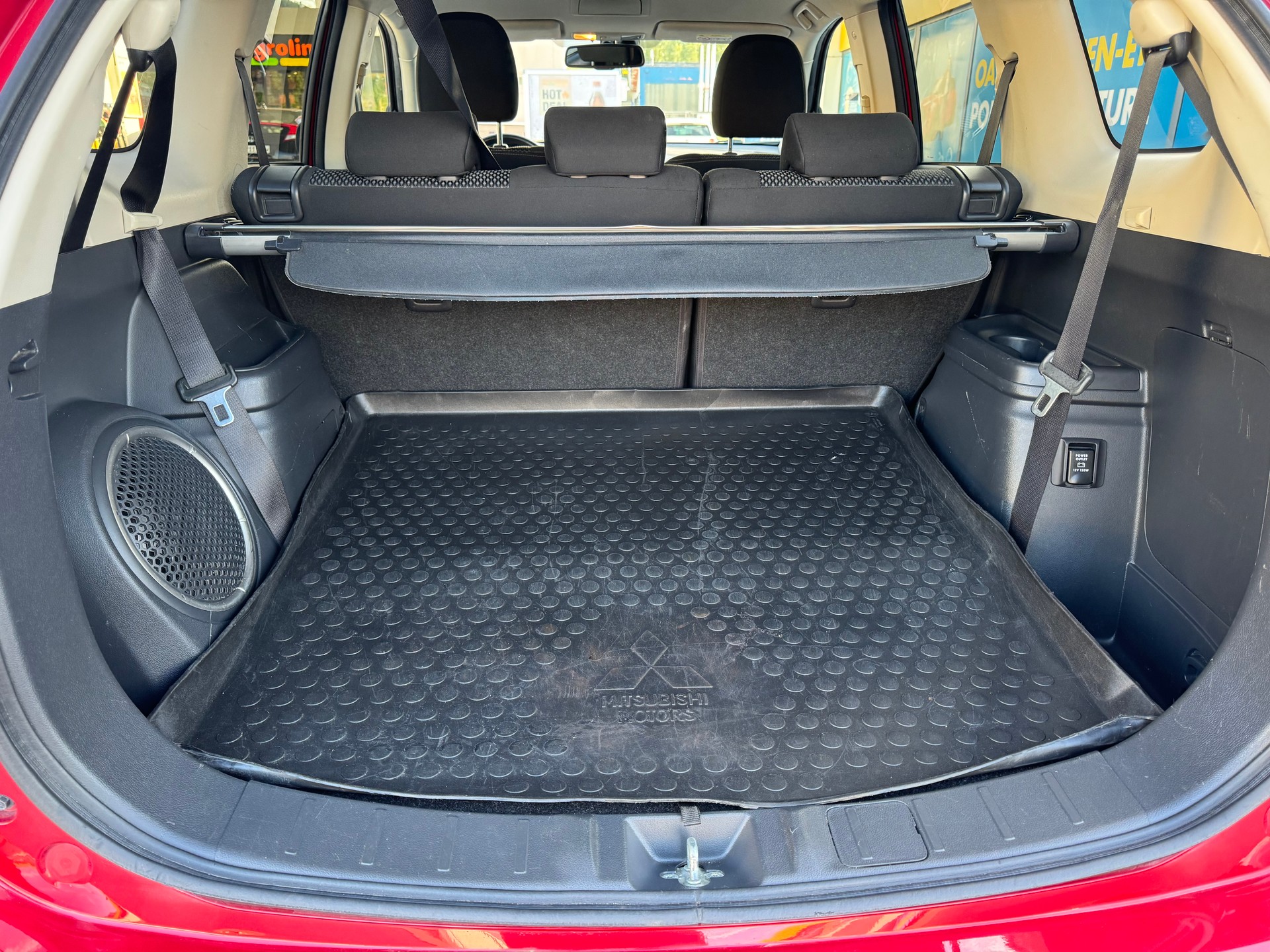 MITSUBISHI Outlander 2.2 DID Style 4WD Automatic-image-9