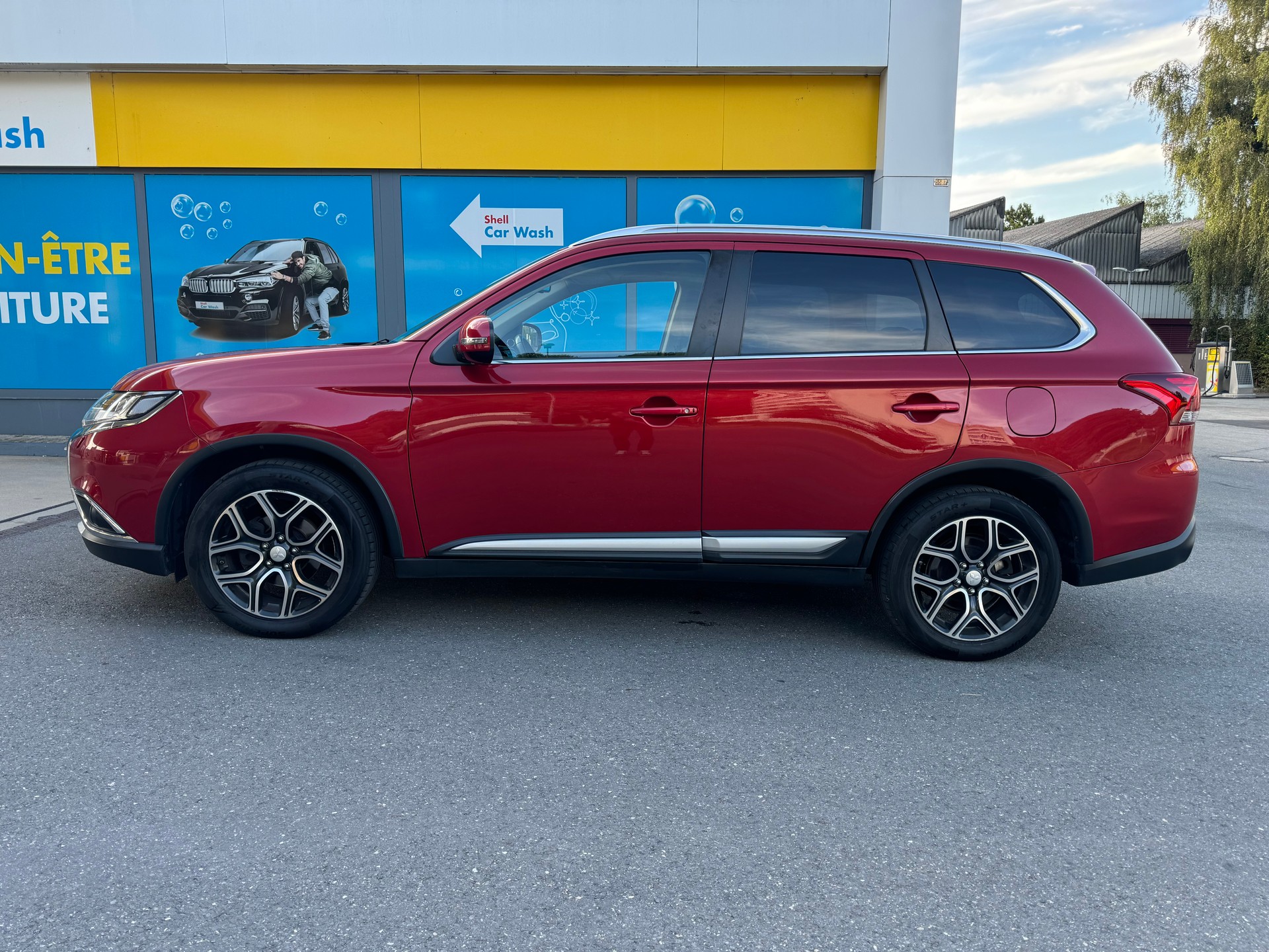 MITSUBISHI Outlander 2.2 DID Style 4WD Automatic-image-2