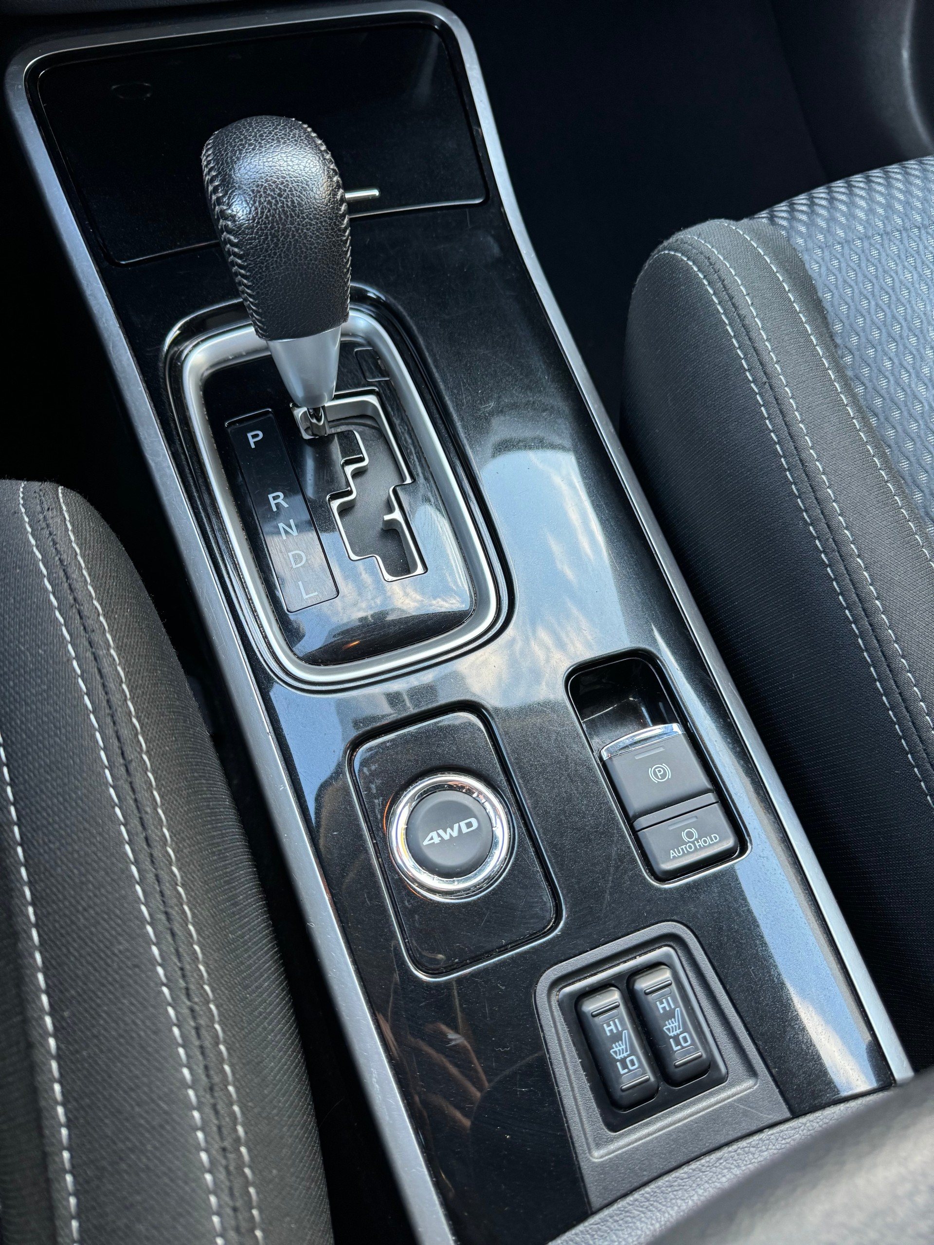 MITSUBISHI Outlander 2.2 DID Style 4WD Automatic-image-13