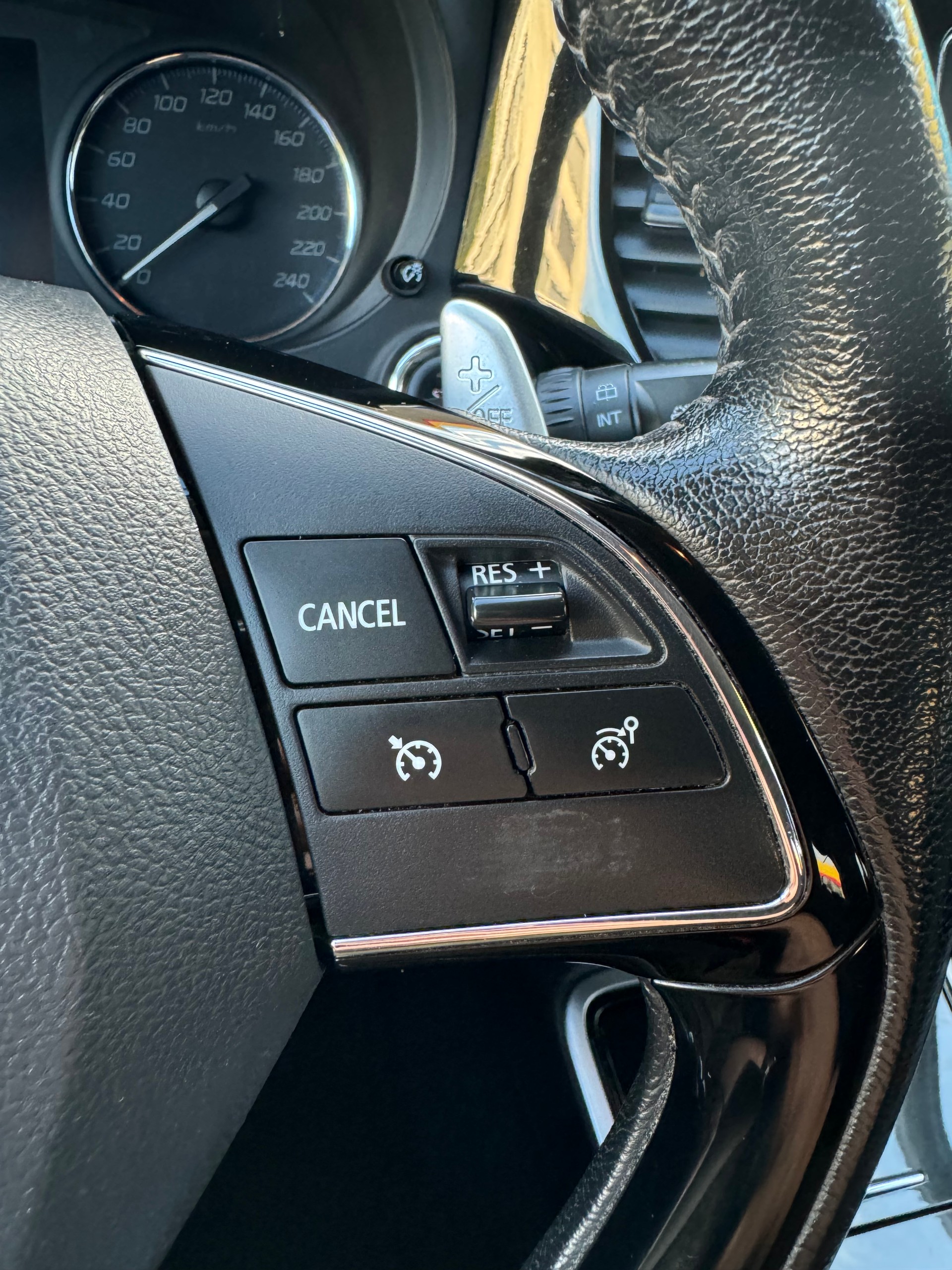 MITSUBISHI Outlander 2.2 DID Style 4WD Automatic-image-12