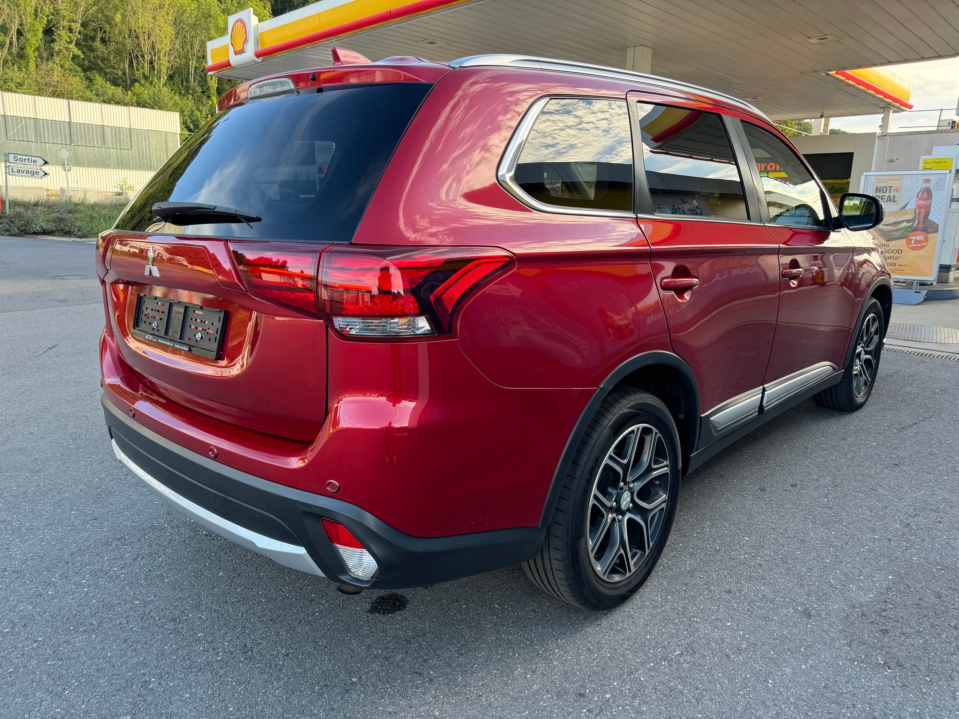 MITSUBISHI Outlander 2.2 DID Style 4WD Automatic-image-6