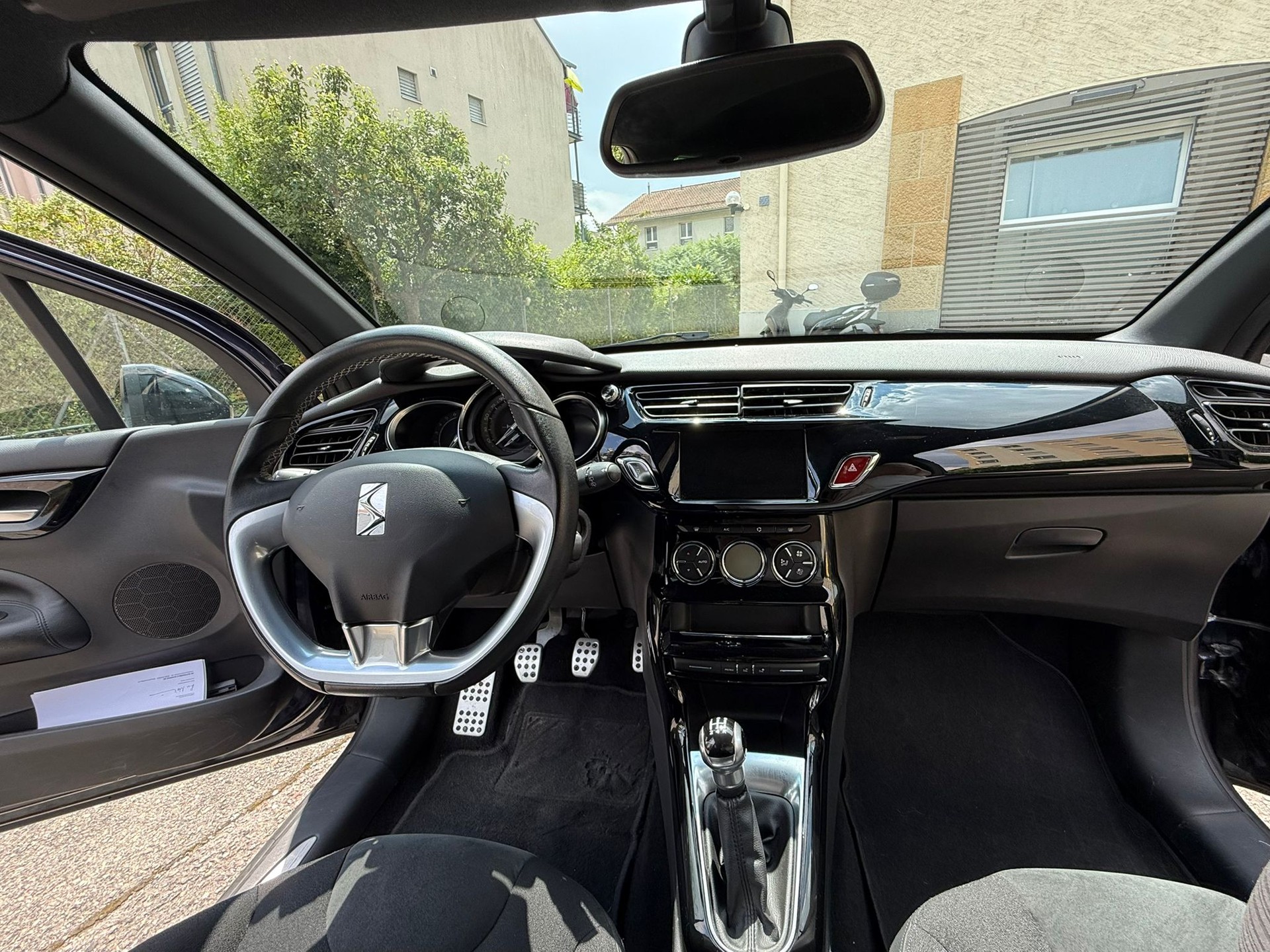 DS AUTOMOBILES DS 3 1.2 PureTech SO Chic-image-5