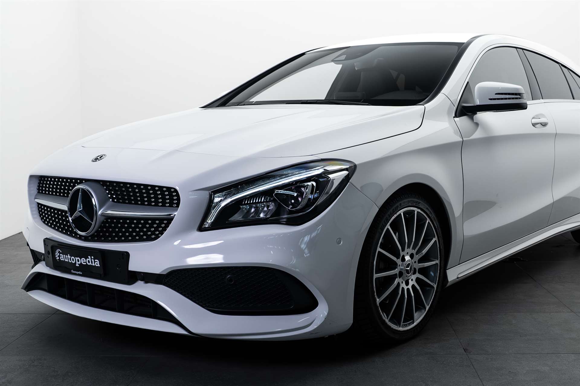 MERCEDES-BENZ CLA 200 CLA Shooting Brake 200 d AMG Line 7G-DCT-showroom-element-1