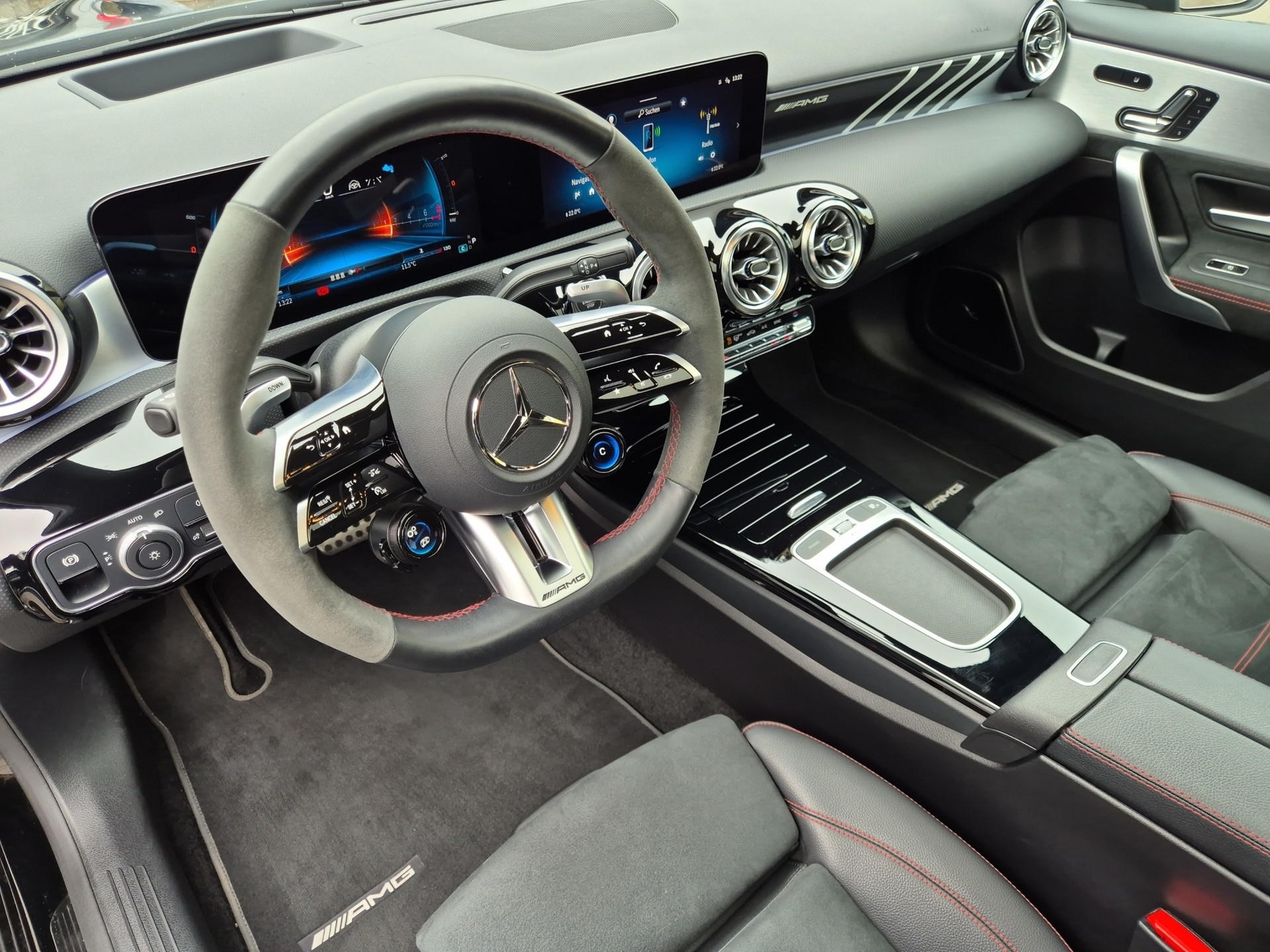 MERCEDES-BENZ A 45 S AMG 4Matic+ Speedshift-image-9