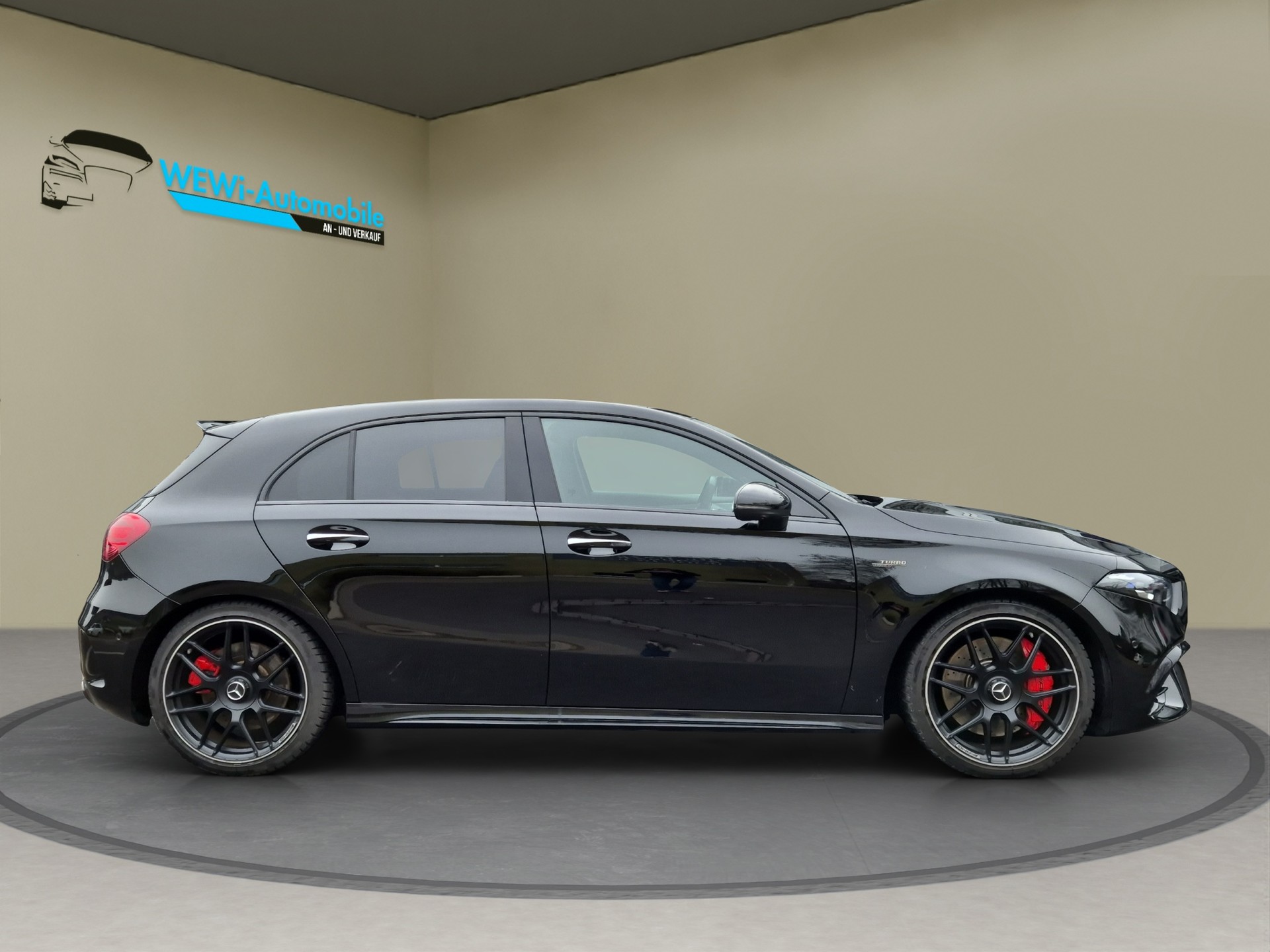 MERCEDES-BENZ A 45 S AMG 4Matic+ Speedshift-image-5