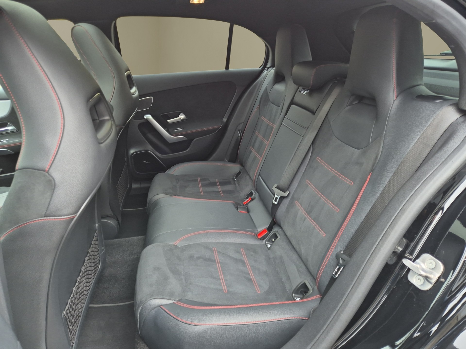 MERCEDES-BENZ A 45 S AMG 4Matic+ Speedshift-image-13