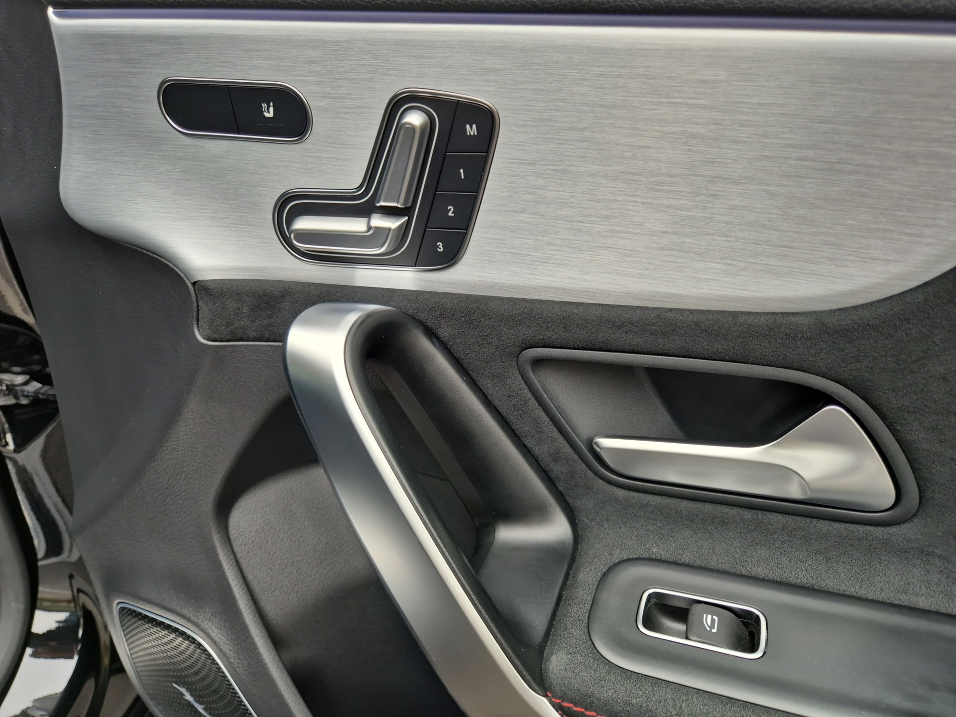 MERCEDES-BENZ A 45 S AMG 4Matic+ Speedshift-image-15