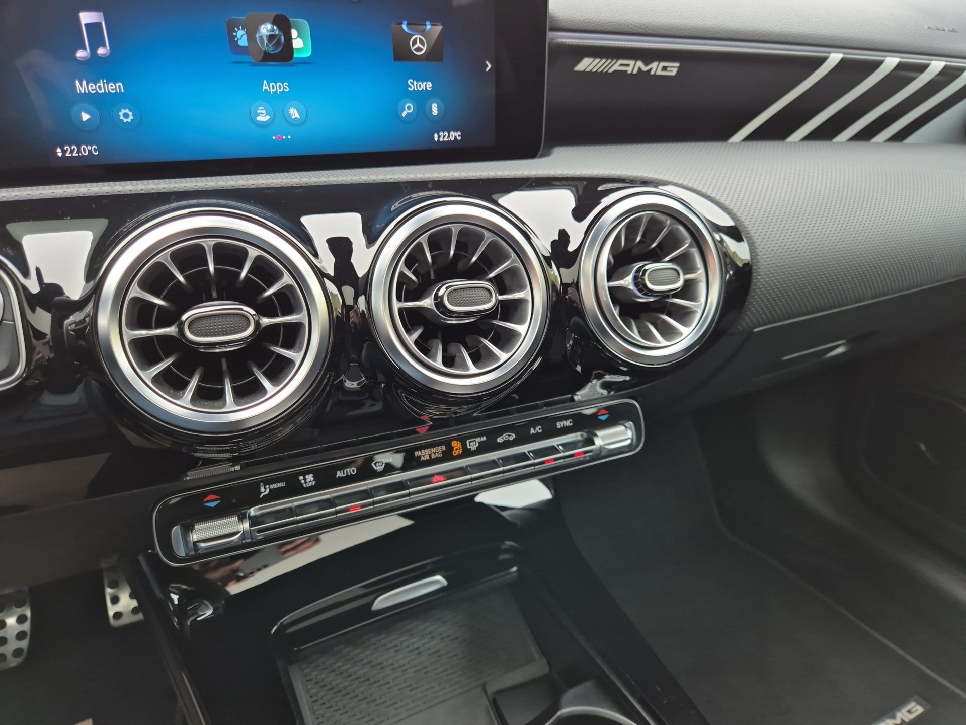 MERCEDES-BENZ A 45 S AMG 4Matic+ Speedshift-image-21