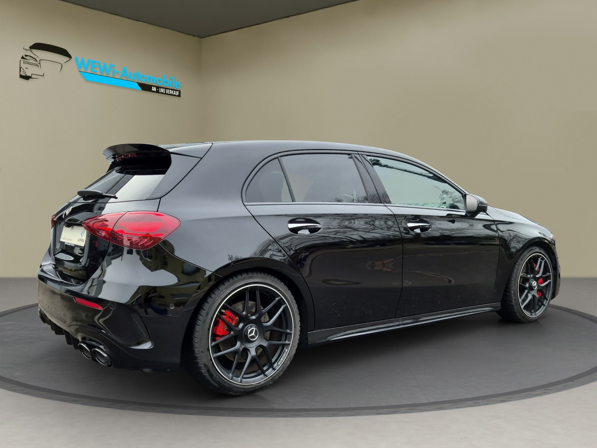 MERCEDES-BENZ A 45 S AMG 4Matic+ Speedshift-image-4