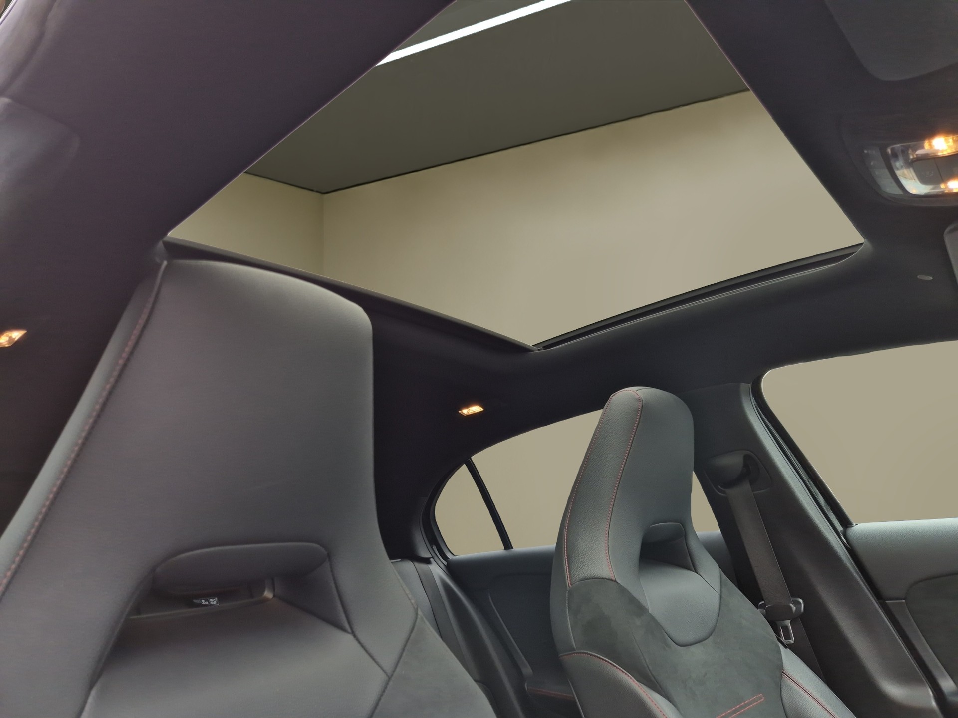 MERCEDES-BENZ A 45 S AMG 4Matic+ Speedshift-image-22