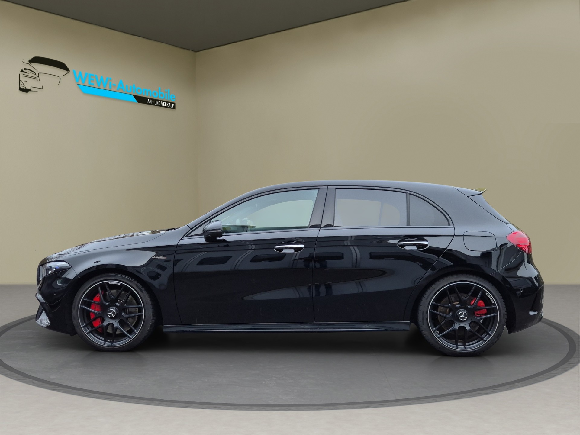 MERCEDES-BENZ A 45 S AMG 4Matic+ Speedshift-showroom-element-1