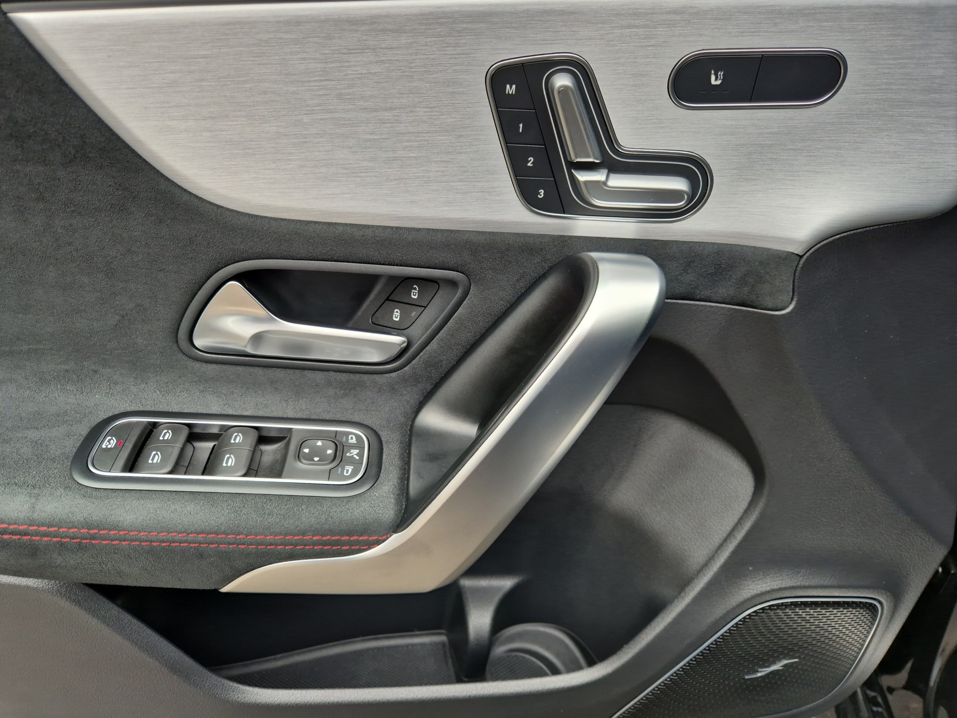 MERCEDES-BENZ A 45 S AMG 4Matic+ Speedshift-image-12