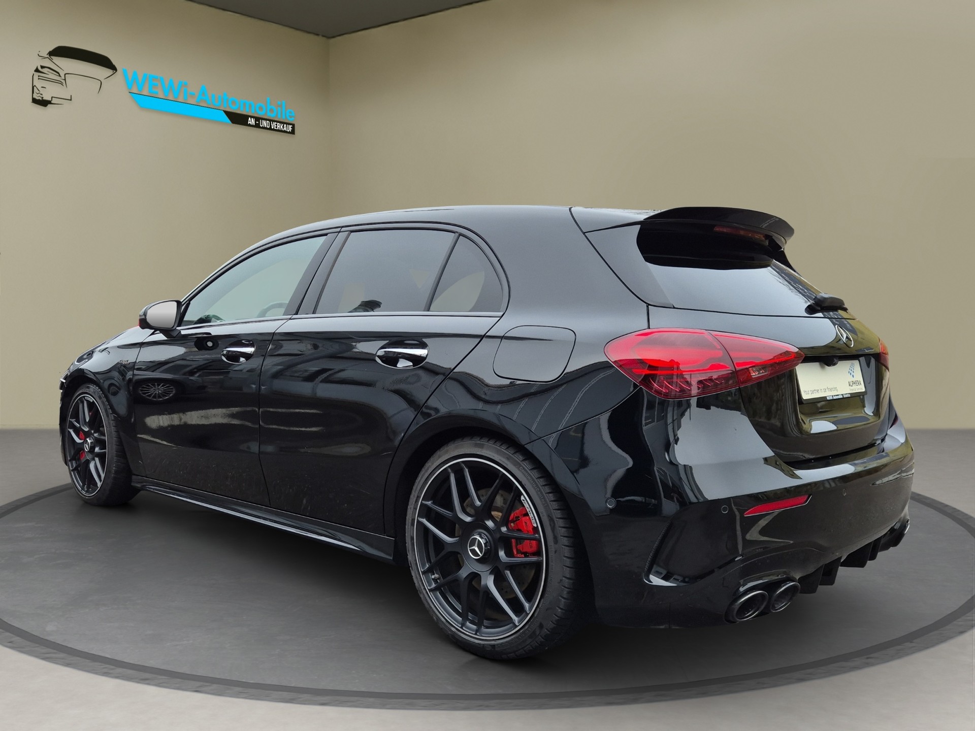 MERCEDES-BENZ A 45 S AMG 4Matic+ Speedshift-showroom-element-2