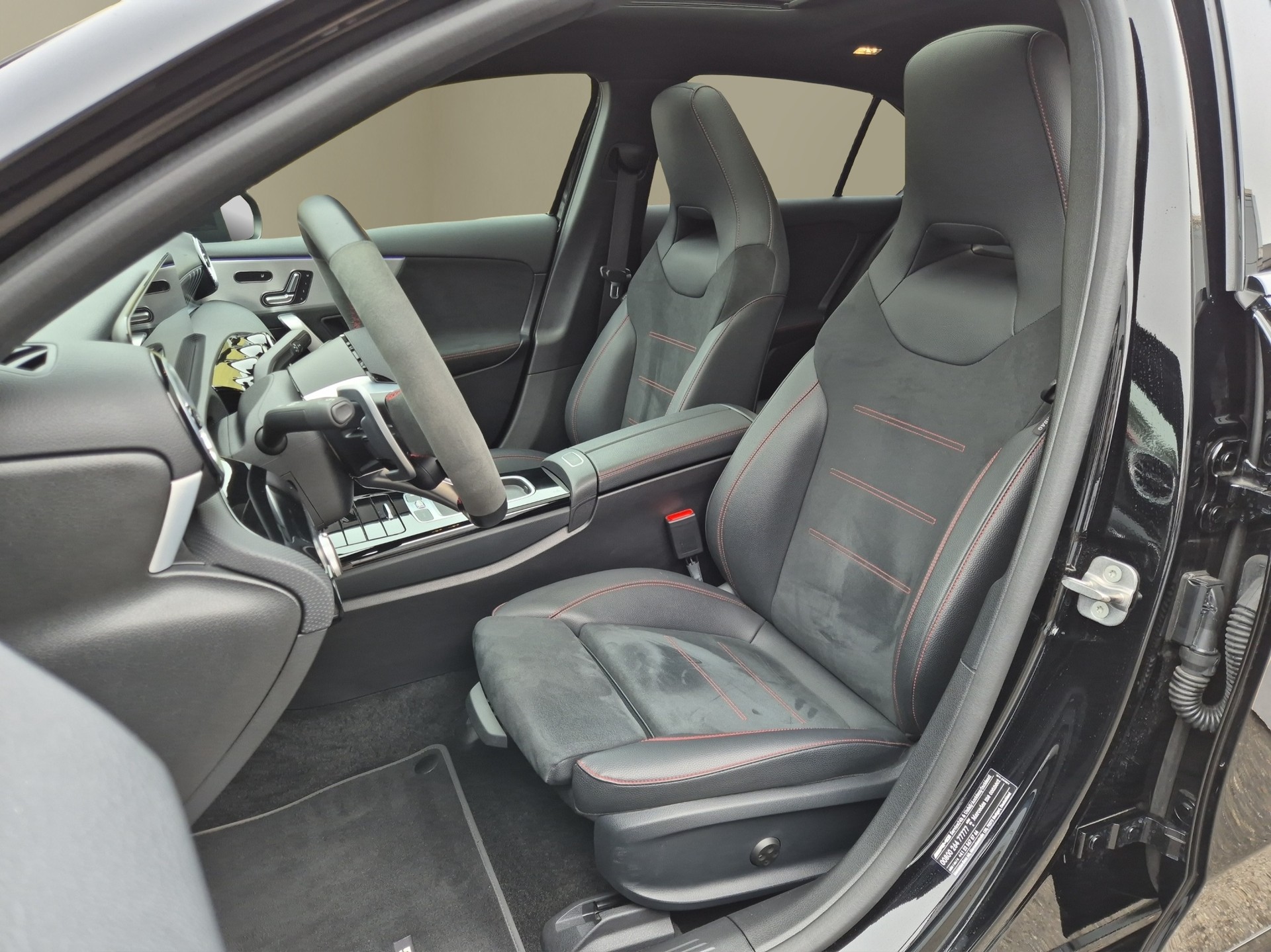 MERCEDES-BENZ A 45 S AMG 4Matic+ Speedshift-image-8