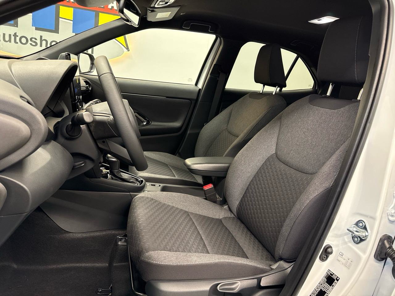 TOYOTA YARIS CROSS 1.5 Sportline e-CVT 130PS-showroom-element-3