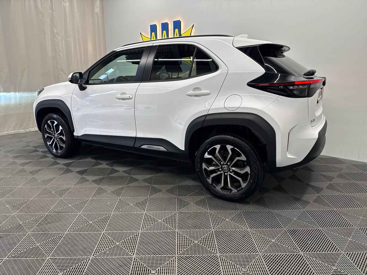 TOYOTA YARIS CROSS 1.5 Sportline e-CVT 130PS-showroom-element-1