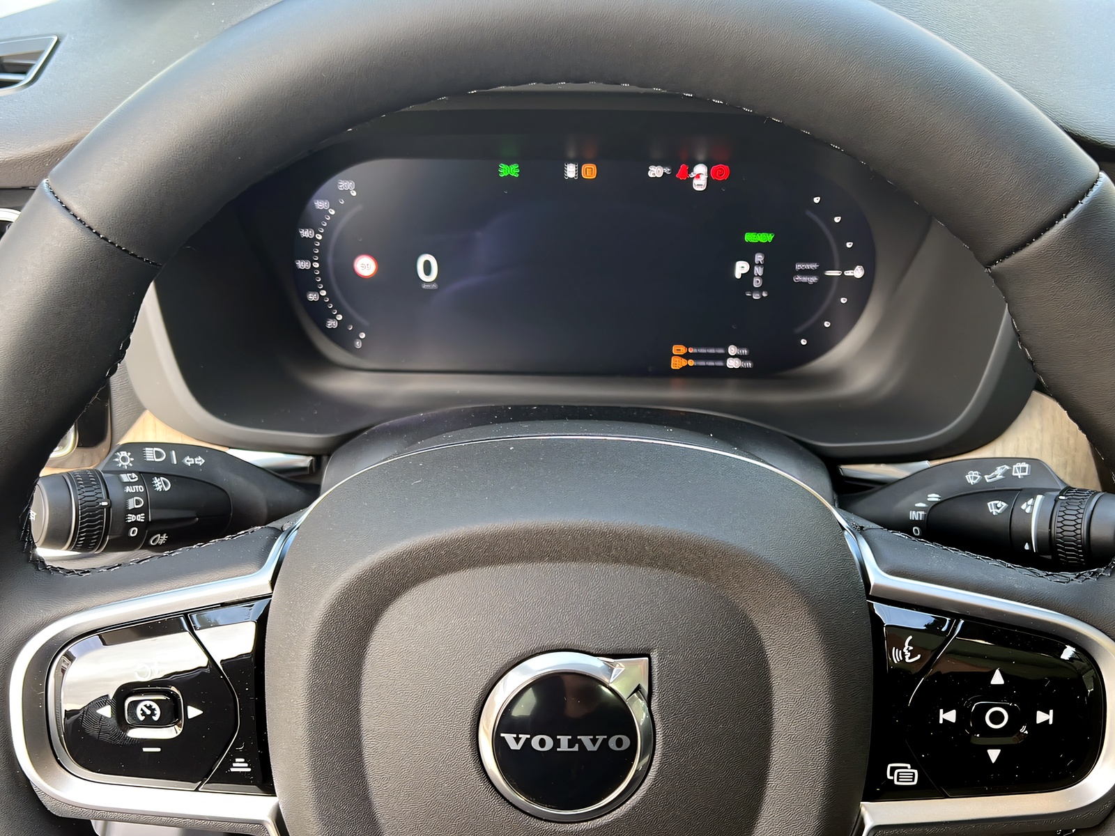 Image VOLVO XC60 XC60 2.0 T6 TE Plus Dark eAWD