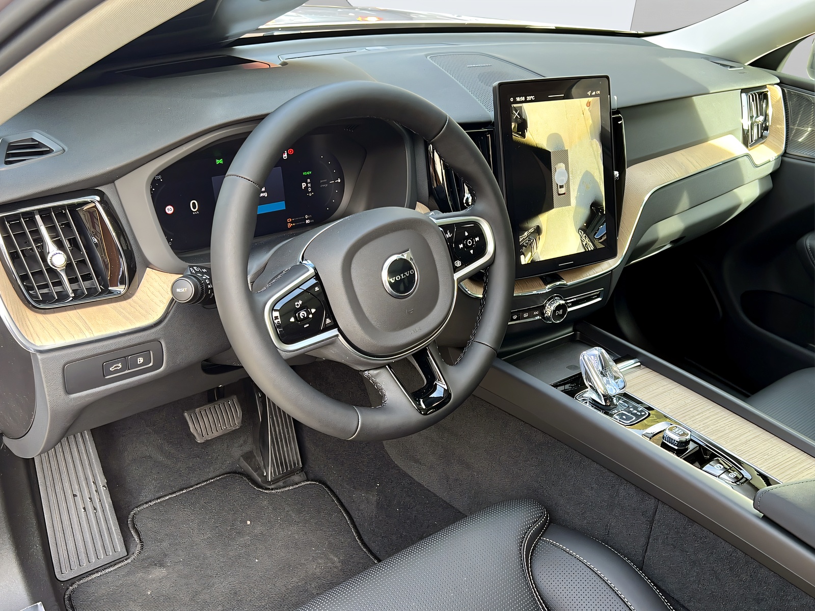 Image VOLVO XC60 XC60 2.0 T6 TE Plus Dark eAWD