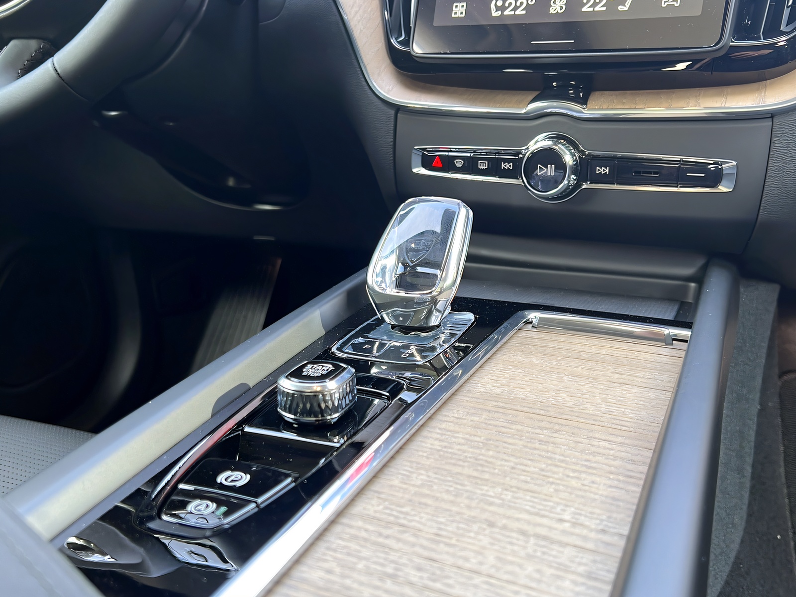 Image VOLVO XC60 XC60 2.0 T6 TE Plus Dark eAWD