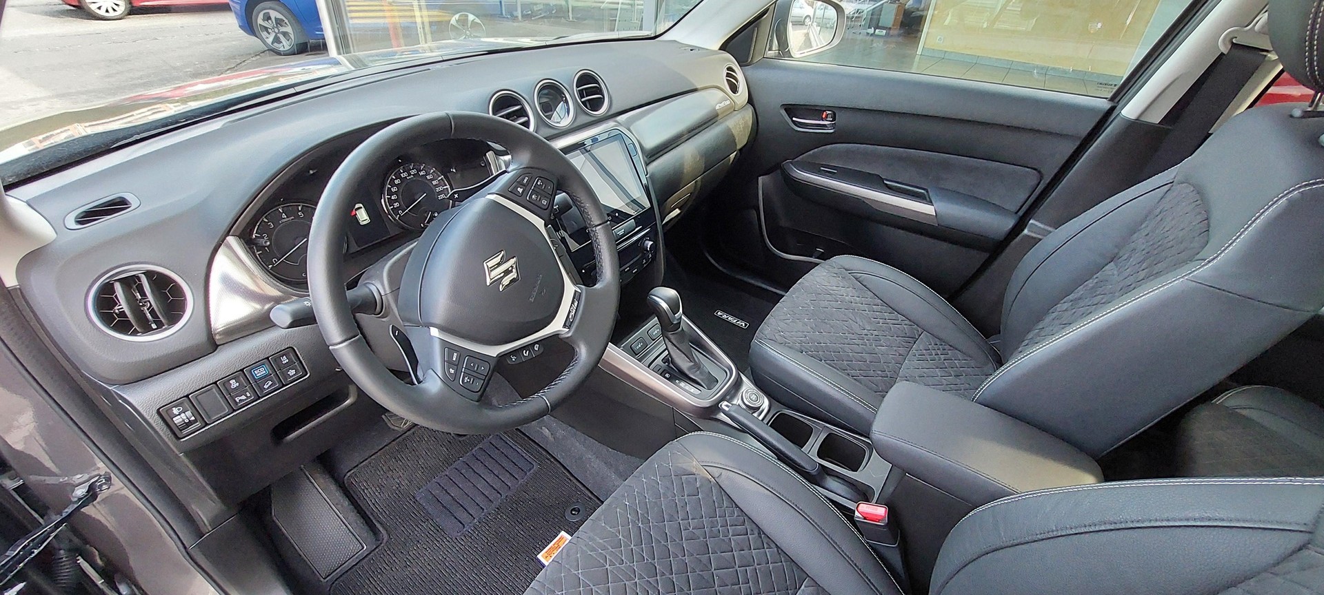 SUZUKI Vitara 1.5 Piz Sulai Top Hybrid 4x4-image-6