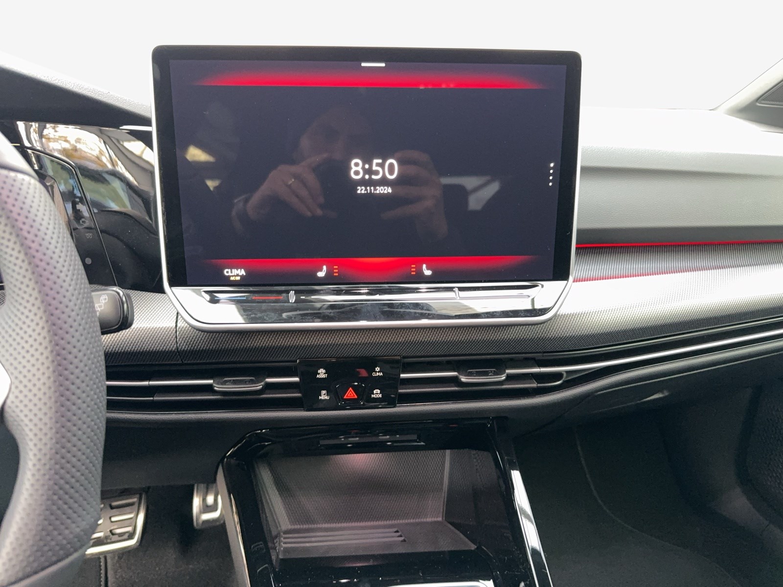VW Golf Variant 1.5 eTSI mHEV R-Line-image-10