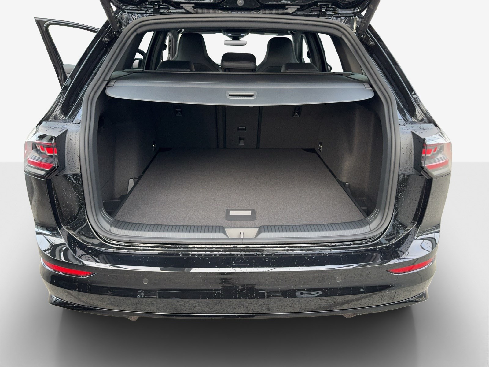 VW Golf Variant 1.5 eTSI mHEV R-Line-image-12