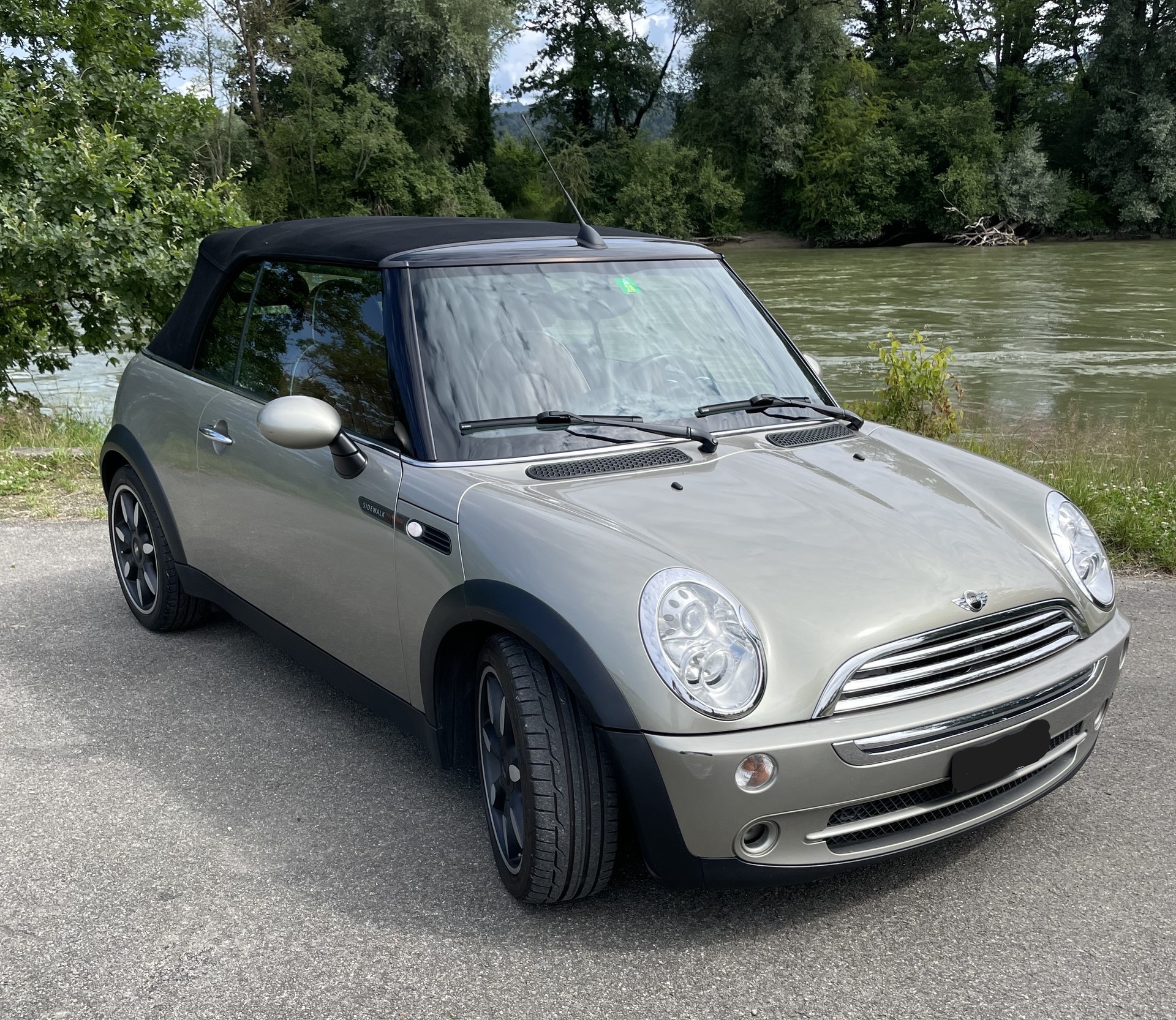MINI Cooper Cabriolet Sidewalk