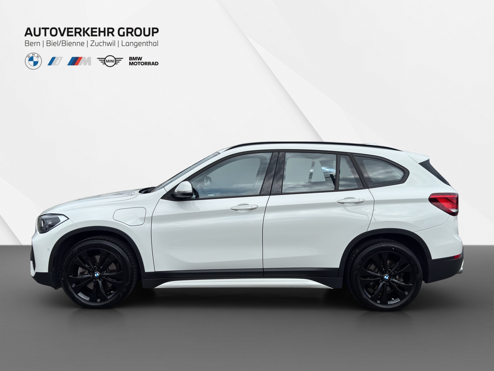 BMW X1 xDrive 25e Sport Line-showroom-element-2