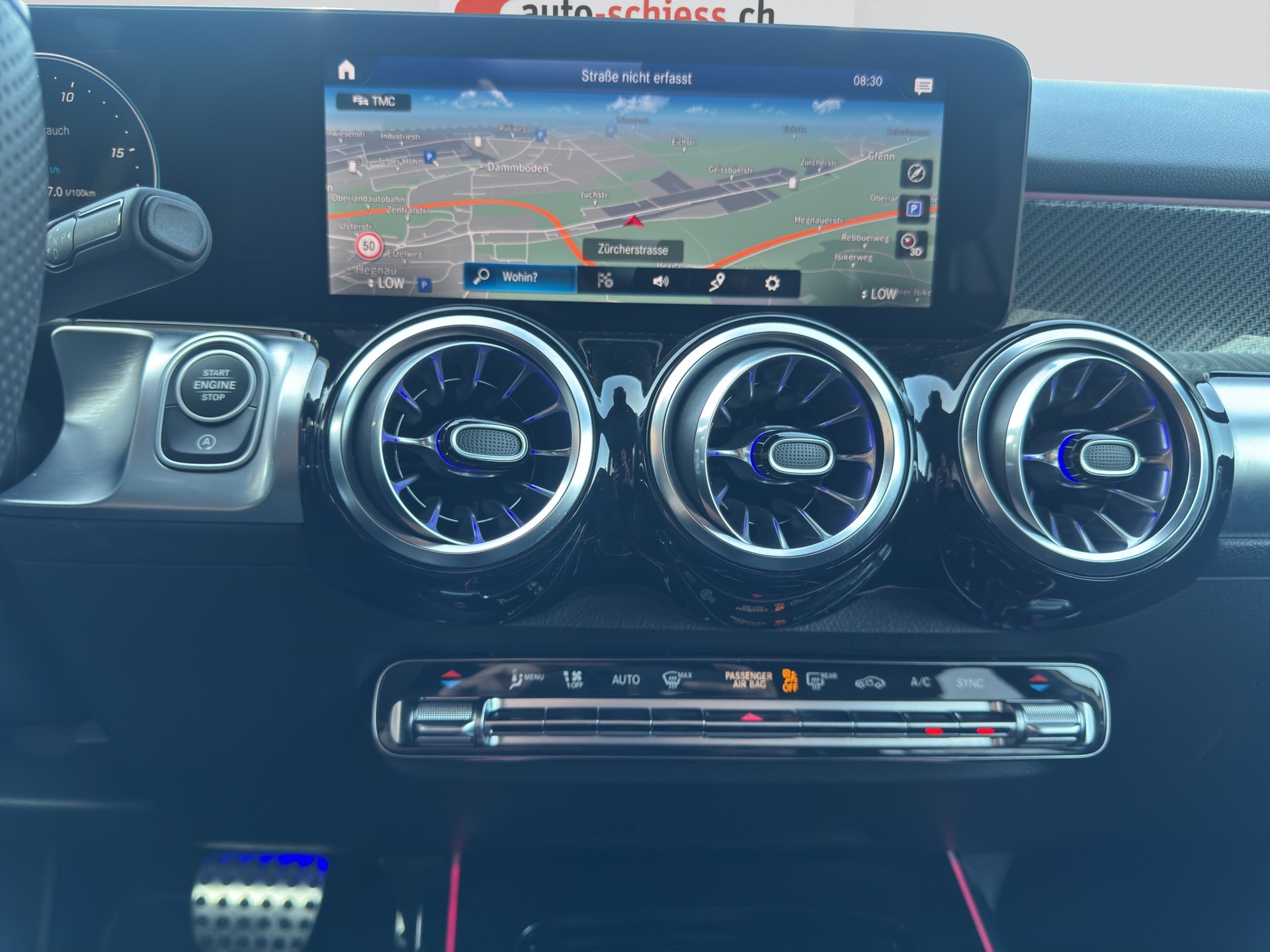 MERCEDES-BENZ GLB 200 4Matic AMG Line 8G-Tronic Night-image-17