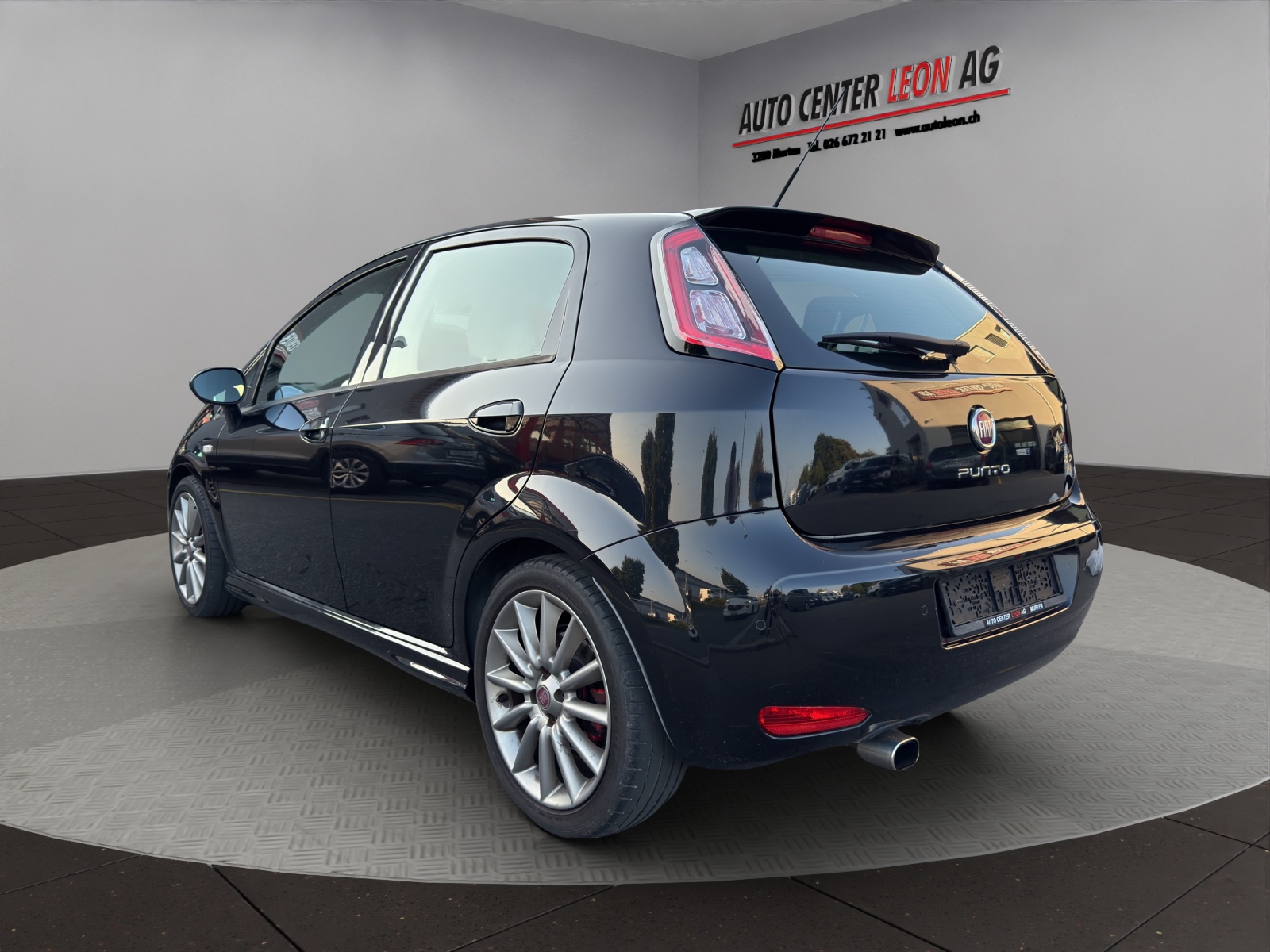 FIAT Punto 1.4 16V Turbo Lounge-showroom-element-3