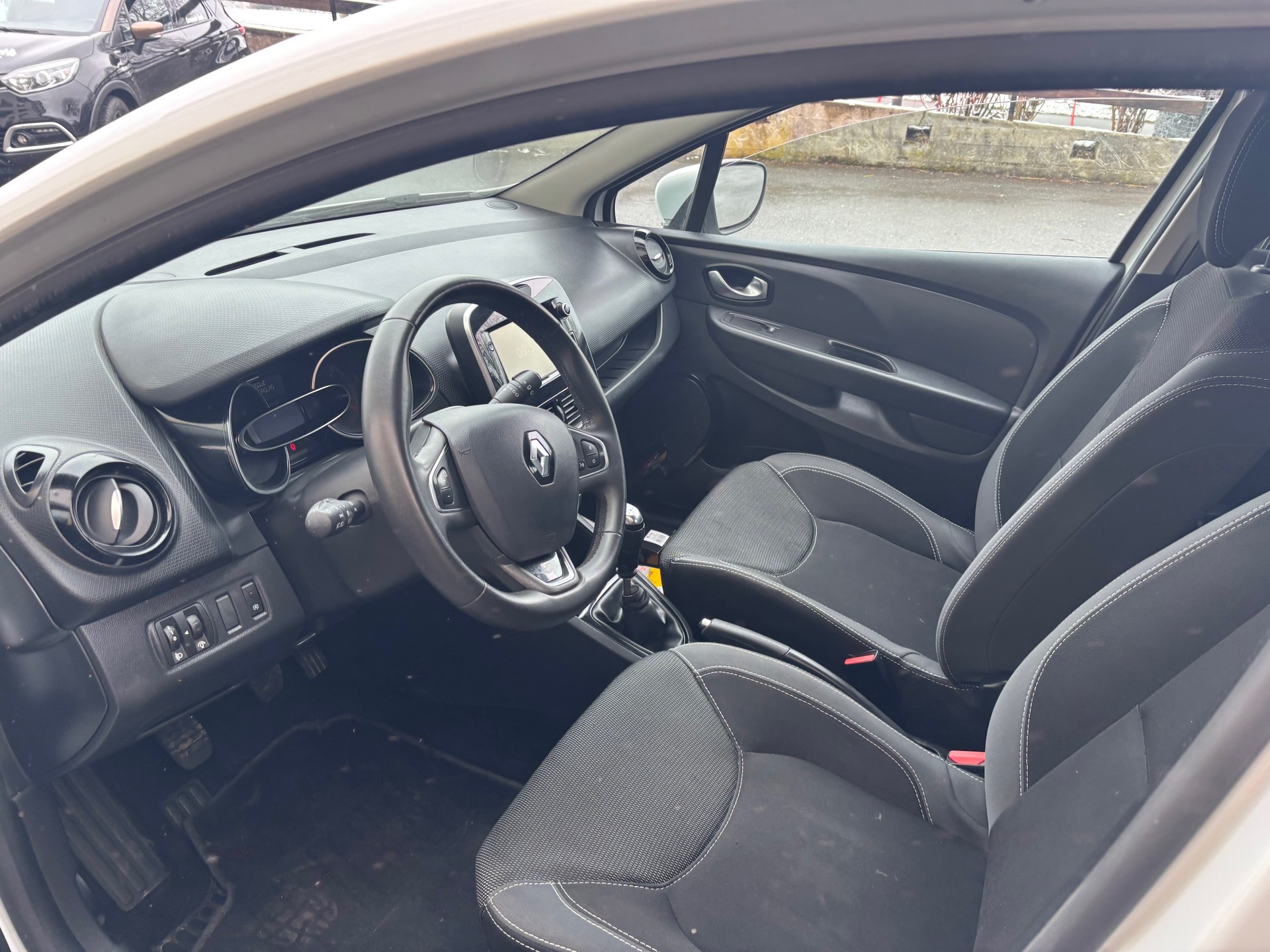 RENAULT Clio 0.9 12V Zen-image-3