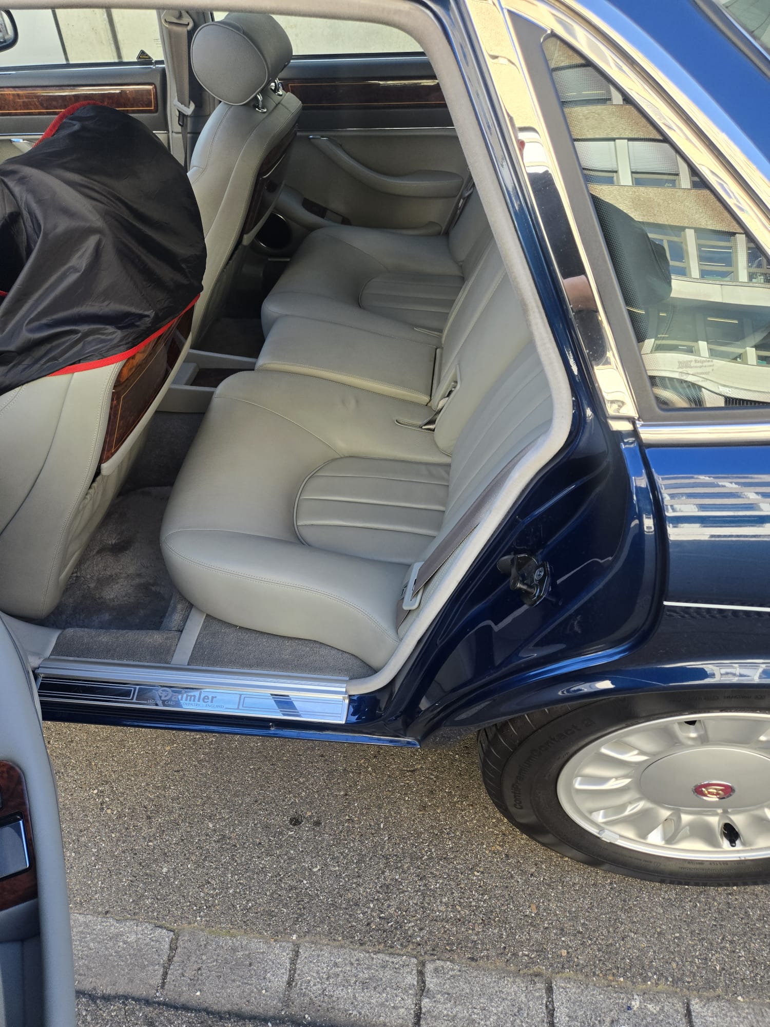 DAIMLER 4.0 Six-image-7