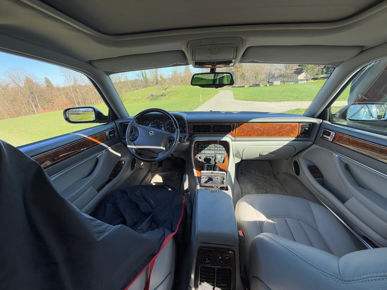 DAIMLER 4.0 Six-image-6