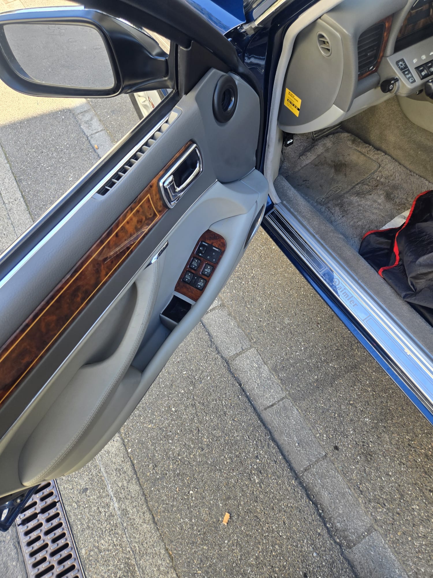 DAIMLER 4.0 Six-image-5