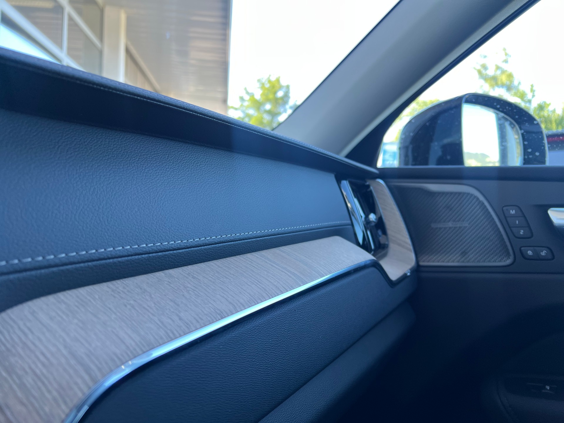 VOLVO XC60 T8 eAWD Ultra Dark Geartronic-image-13