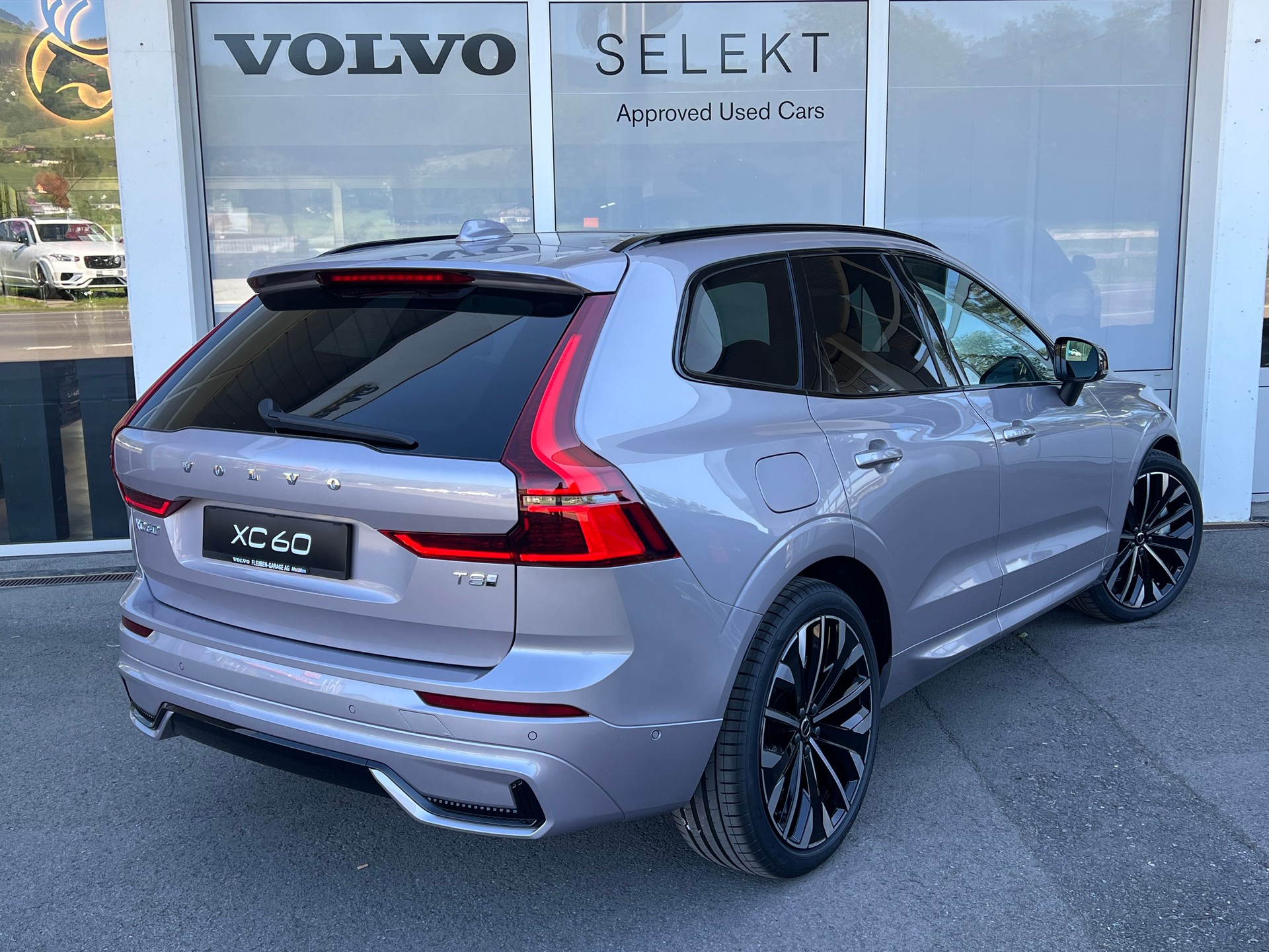 VOLVO XC60 T8 eAWD Ultra Dark Geartronic-image-1