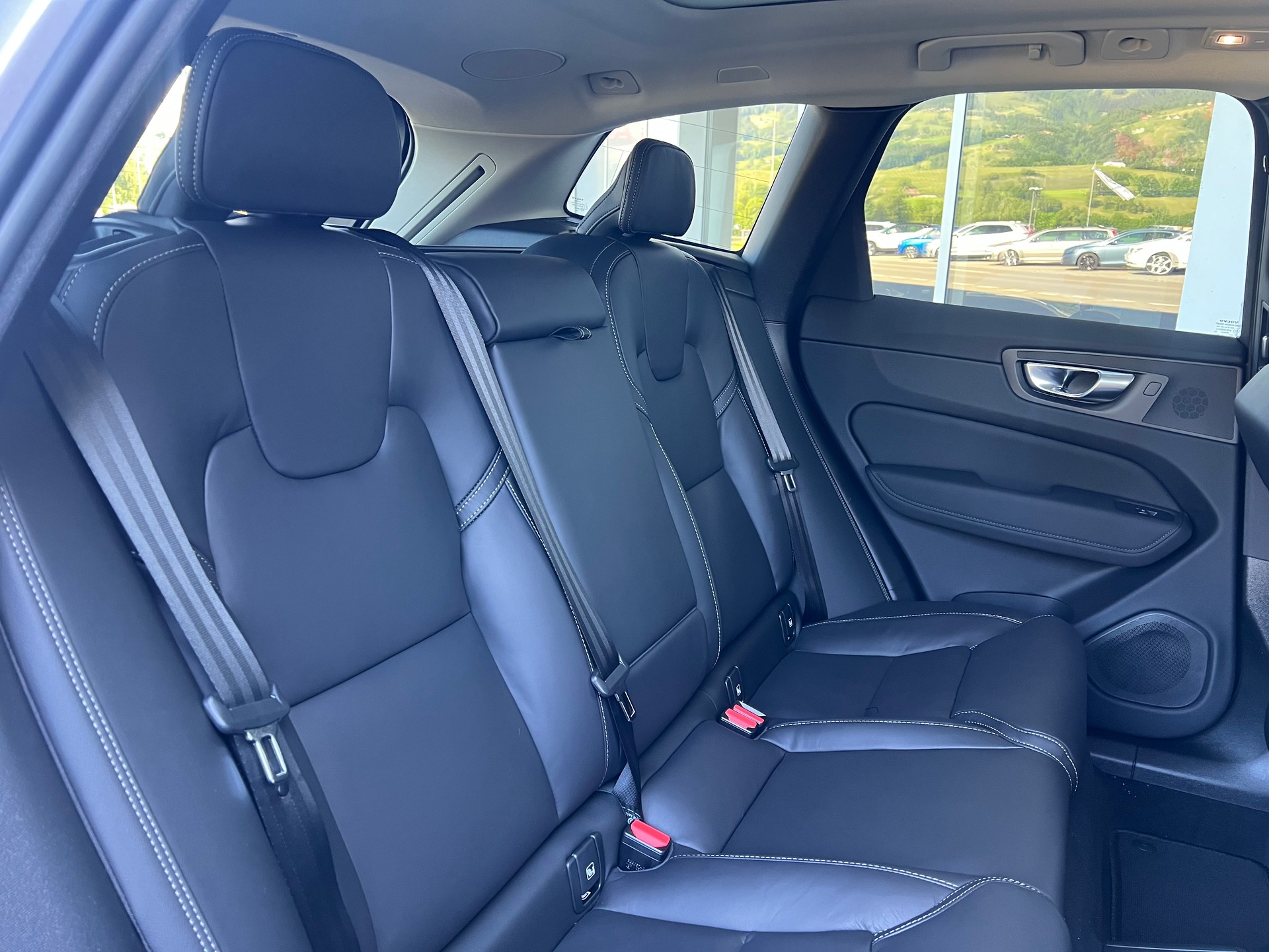 VOLVO XC60 T8 eAWD Ultra Dark Geartronic-image-5